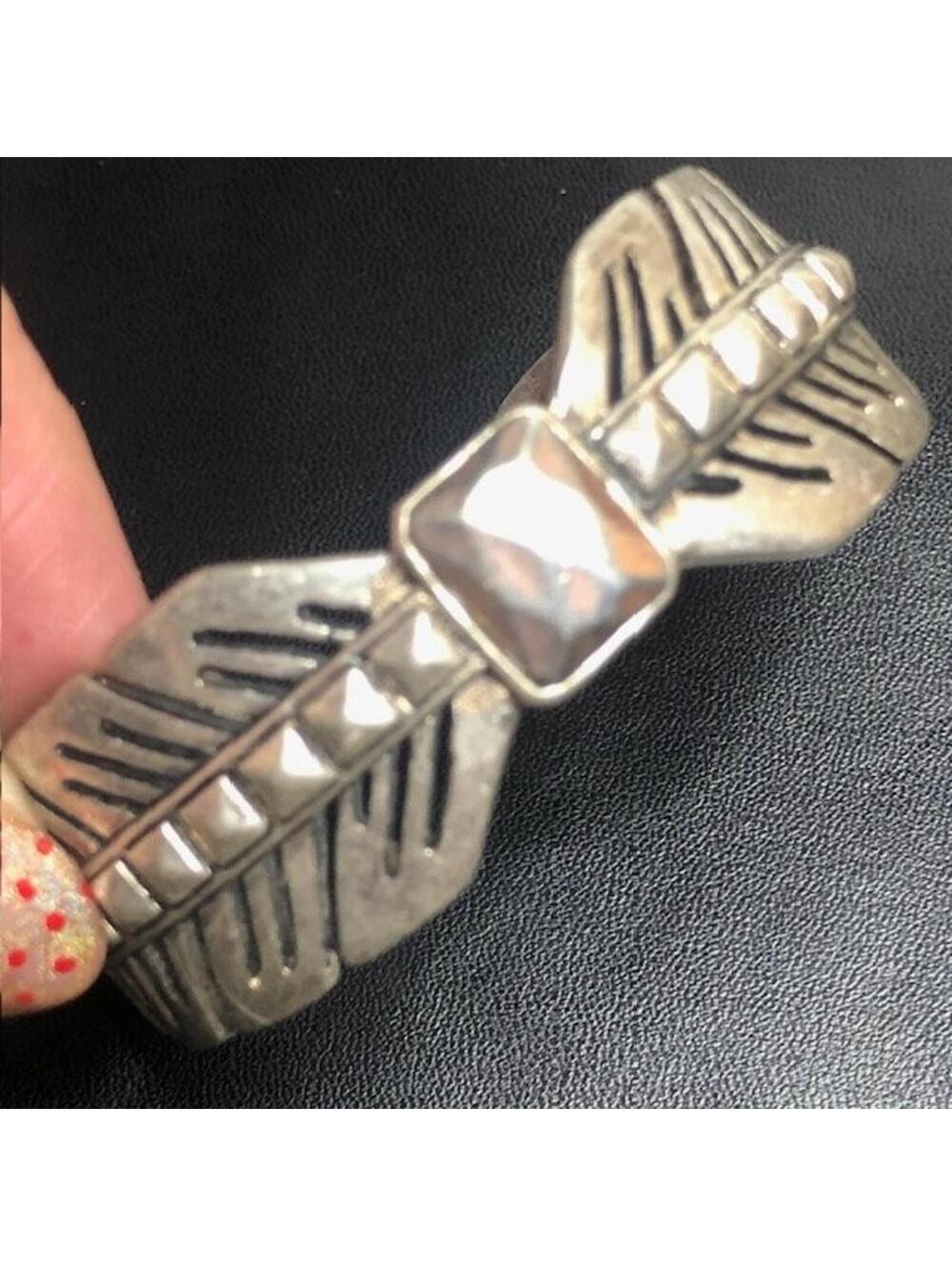 9350 Lucky Brand Feather Cuff Bracelet Silver Tone southwest Design Adjustable